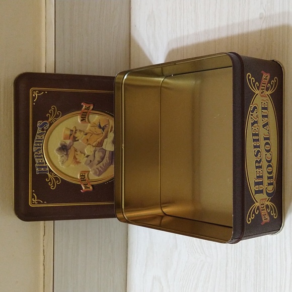 Vintage 1995 Hershey's Pure Milk Chocolate Tin Can Storage/Gift Container - Picture 6 of 6